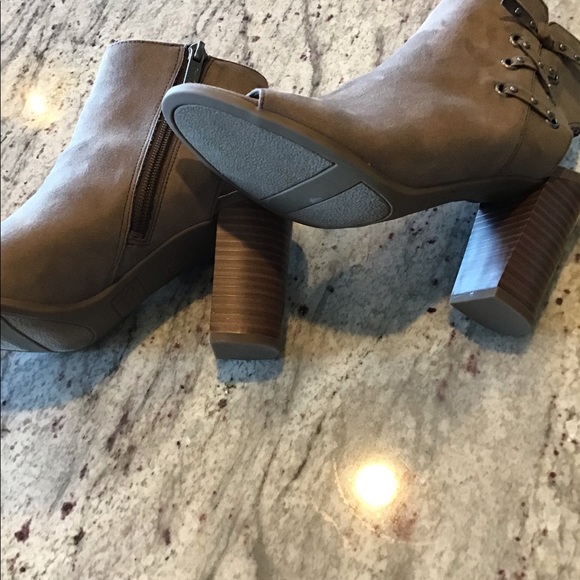 Open Toe Booties 7.5 - Picture 4 of 5